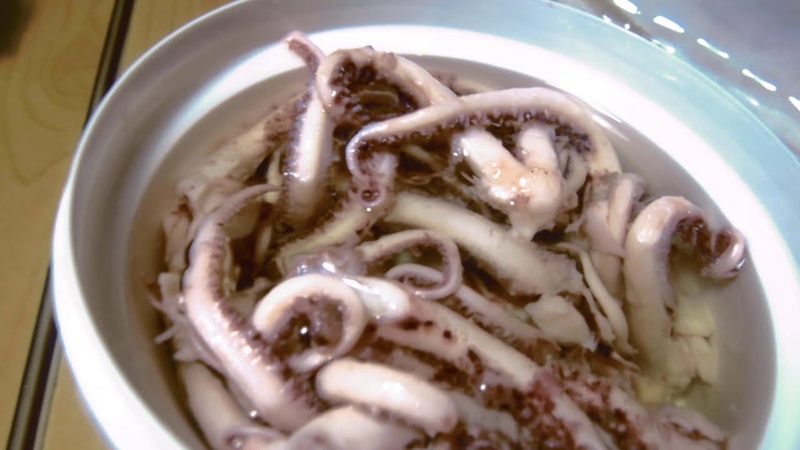 Крыска кушает щупальцы