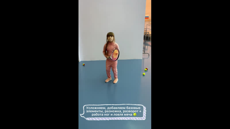 Девочка Маша пришла на первую