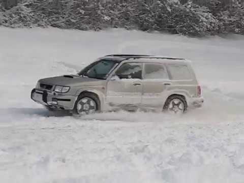 Abusing Subaru Forester S turbo on 20cm of fresh