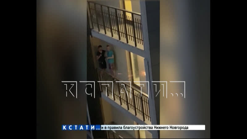 Пьяная компания начала палить из пистолета с балкона