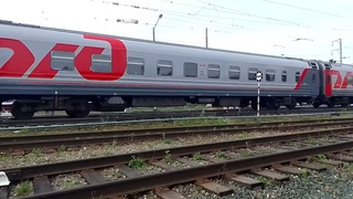 ЭП1-105. Прибывает с пассажирским с севера. Станция Петрозаводск. После идёт в Анапу.