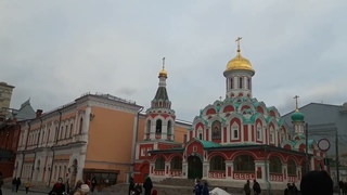 Москва. Красная площадь. Исторический музей. Казанский собор. Колокольный звон. Февраль 2022 года.