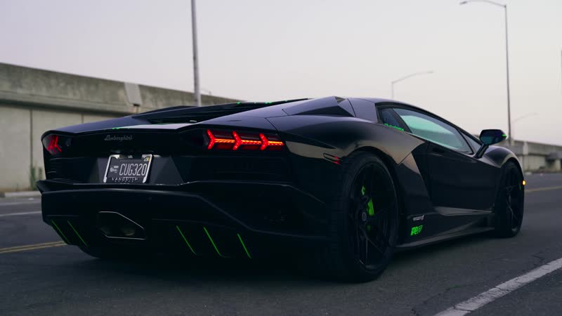Woyshnis Media Flame Spitting Aventador