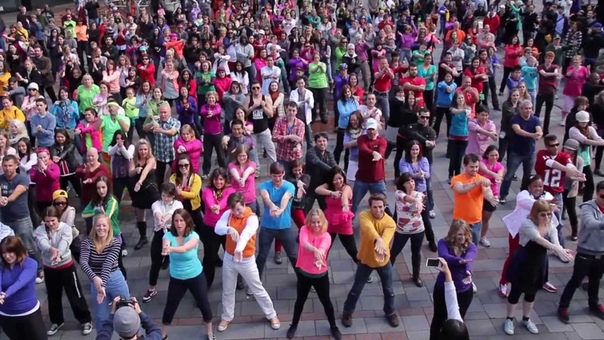 Glee Flash Mob 2013