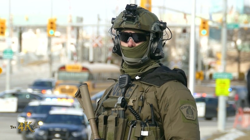 Border Crossing: Heavily armed RCMP + OPP + Windsor PD standing at police line 2 12