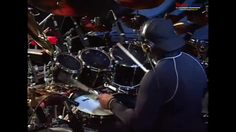 Carter Beauford Under The Table And Drumming (part