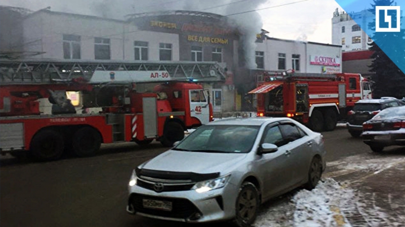Трое погибли в пожаре ТЦ в