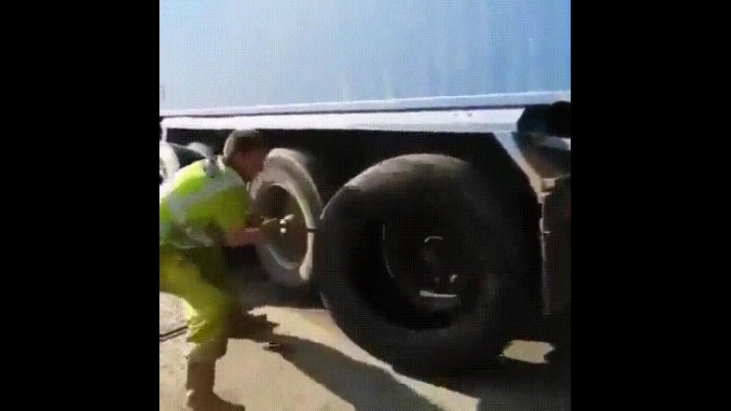 Мужика изнасиловали лезби на трассе