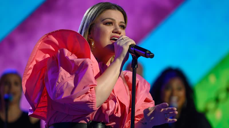 Kelly Clarkson Broken Beautiful live on