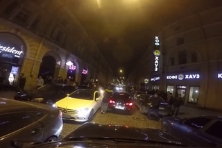Любитель выпить за рулем пойдет под суд за драку с полицейским на Думской