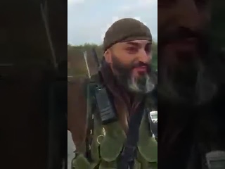 Украинские нацисты расстреливают пленных, режут горло