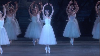 Olga Smirnova and Artemy Belyakov. A. Adam. Giselle. Act 2. Bolshoi Theatre of Russia, 2020.