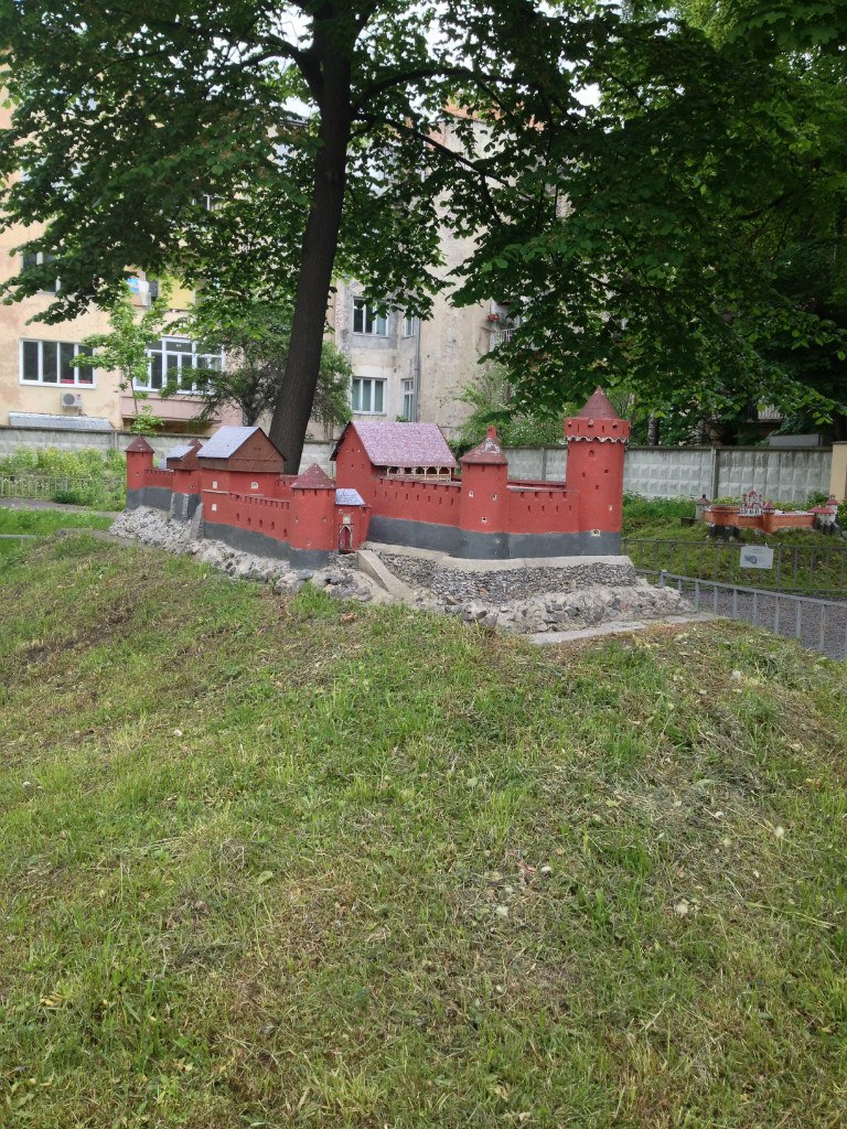 Елена Левчук |