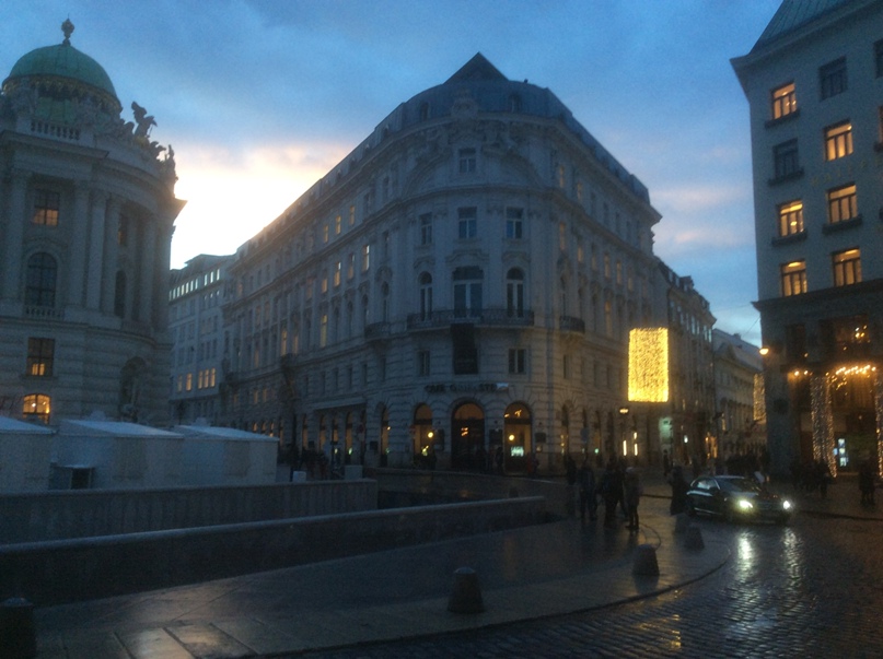 Павел Тихонов |