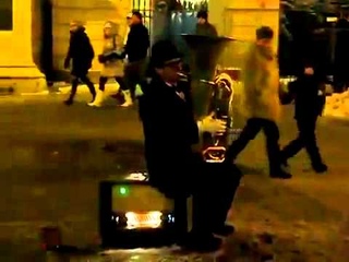 Зажигательная игра на трубе!